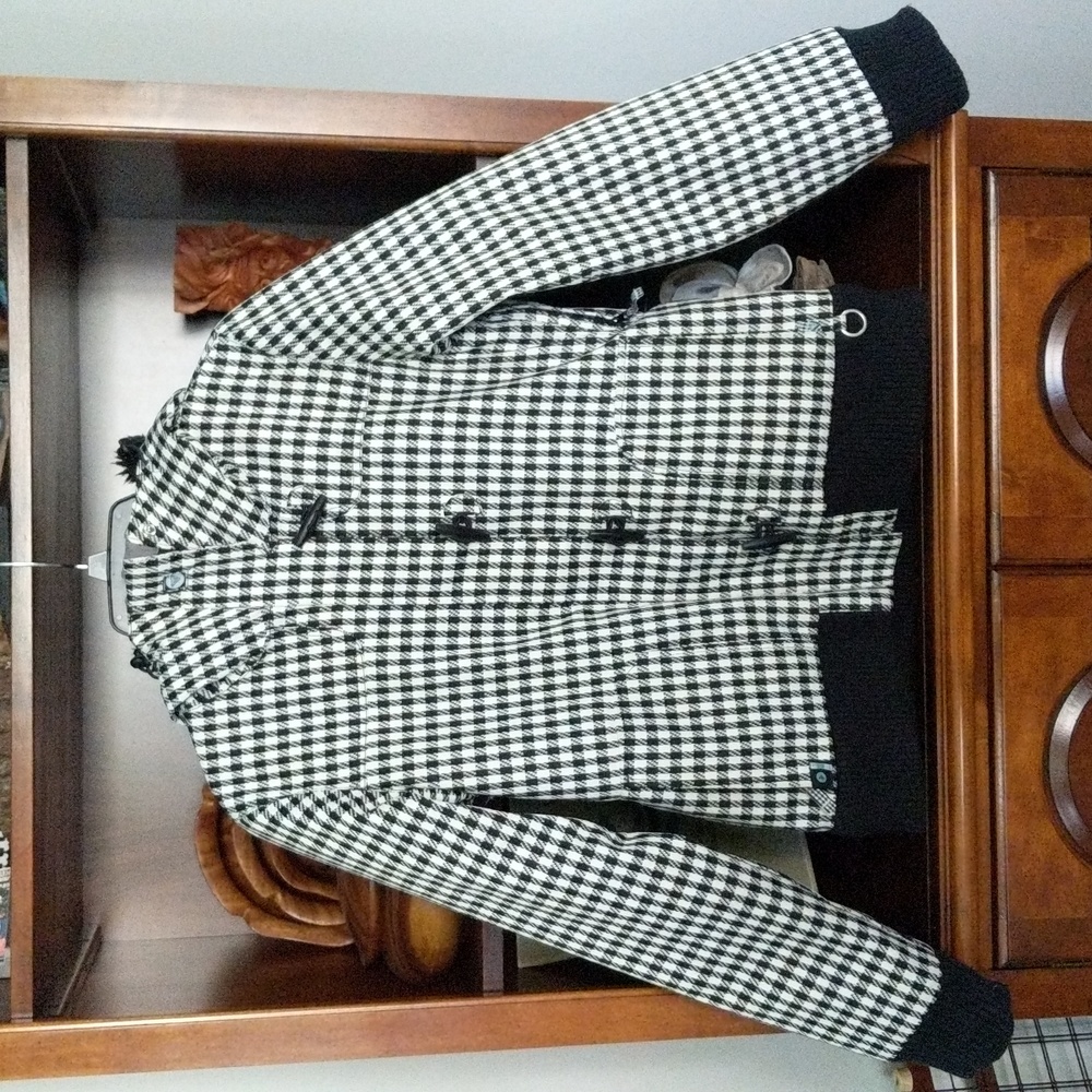 Roxy Limited Edition Jacket Size Small - image 3